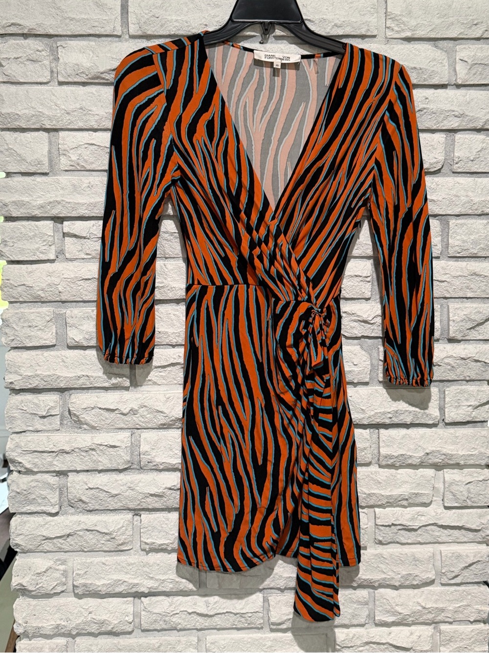 Diane Von Furstenberg Orange and Black Zebra-Print Wrap Dress sz XS EUC
